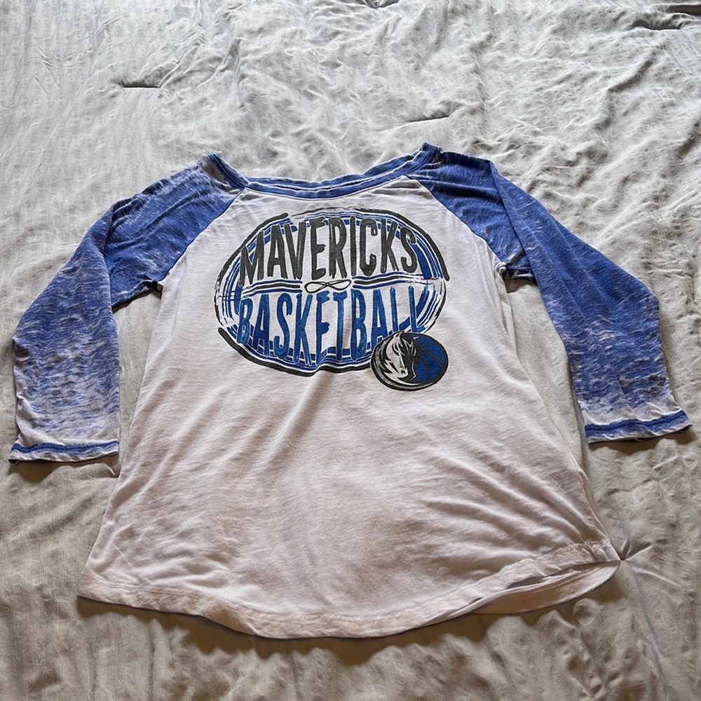 Mavericks Basketball TShirt, Women’s size Medium